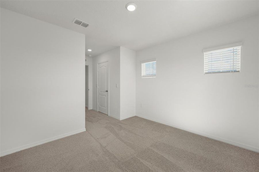 Spacious, unfurnished interior of a new home in Peach Crossings, Winter Haven (Image 21).