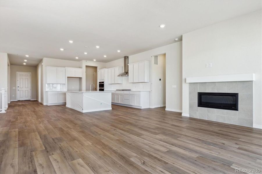 Spacious, unfurnished interior of a new home in Trails at Smoky Hill, Parker (Image 15).