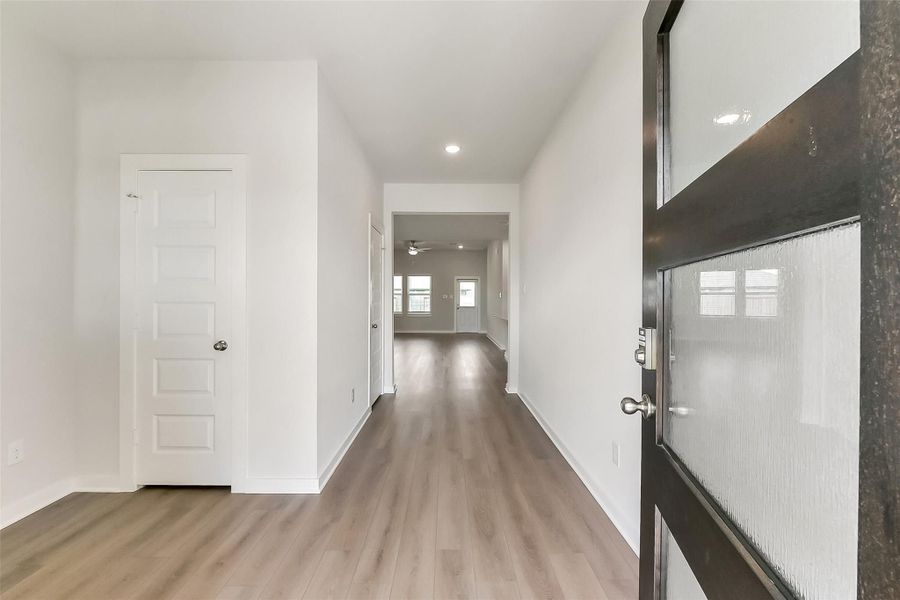 Spacious, unfurnished interior of a new home in River Ranch Meadows, Dayton (Image 16).