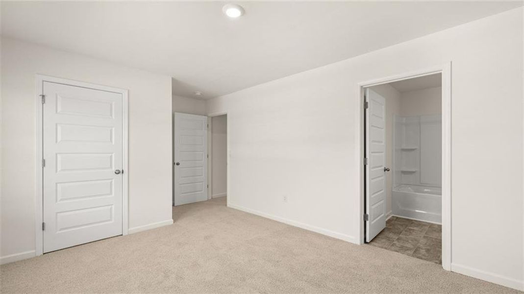 Spacious, unfurnished interior of a new home in Kingston Ranch at Lake Oconee, Buckhead (Image 40).