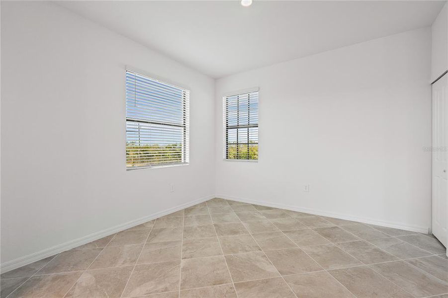 Spacious, unfurnished interior of a new home in Legends Cove, Bradenton (Image 25).