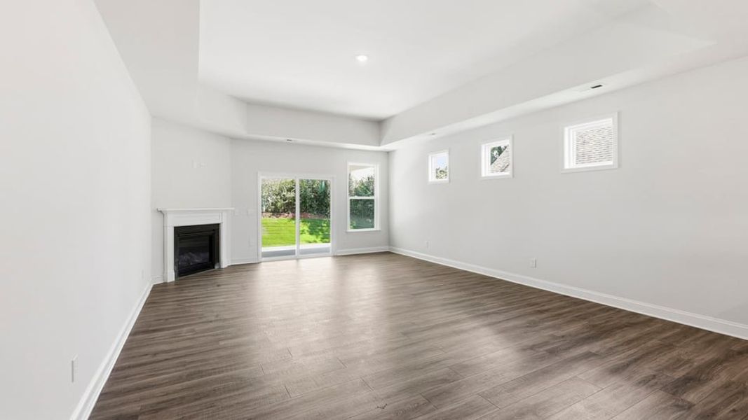 Spacious, unfurnished interior of a new home in Blue Ridge Trail, Fountain Inn (Image 19).