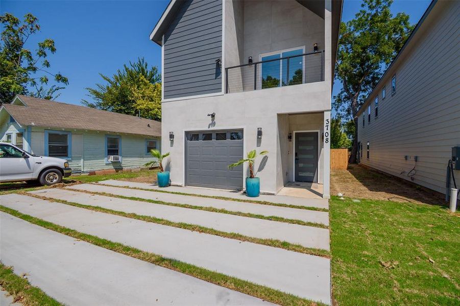 Front exterior of a new home in , Dallas, TX, highlighting curb appeal (Image 25).