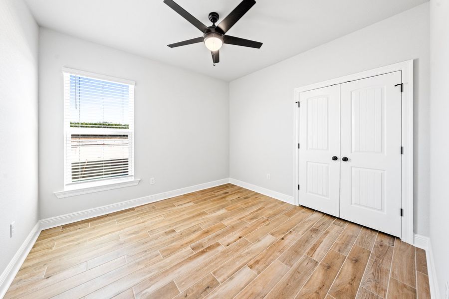 Spacious, unfurnished interior of a new home in Natureview, Freeport (Image 14).