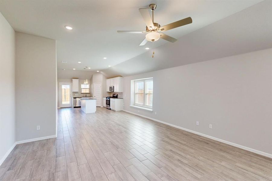 Spacious, unfurnished interior of a new home in Meadow Park, Ponder (Image 25).