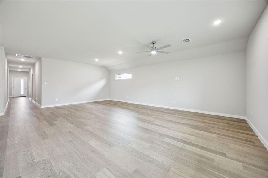 Spacious, unfurnished interior of a new home in Southridge, McKinney (Image 26).