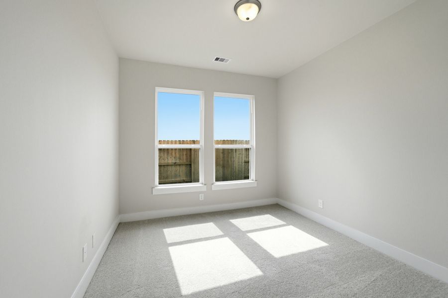 Spacious, unfurnished interior of a new home in Ashland, Angleton (Image 47).