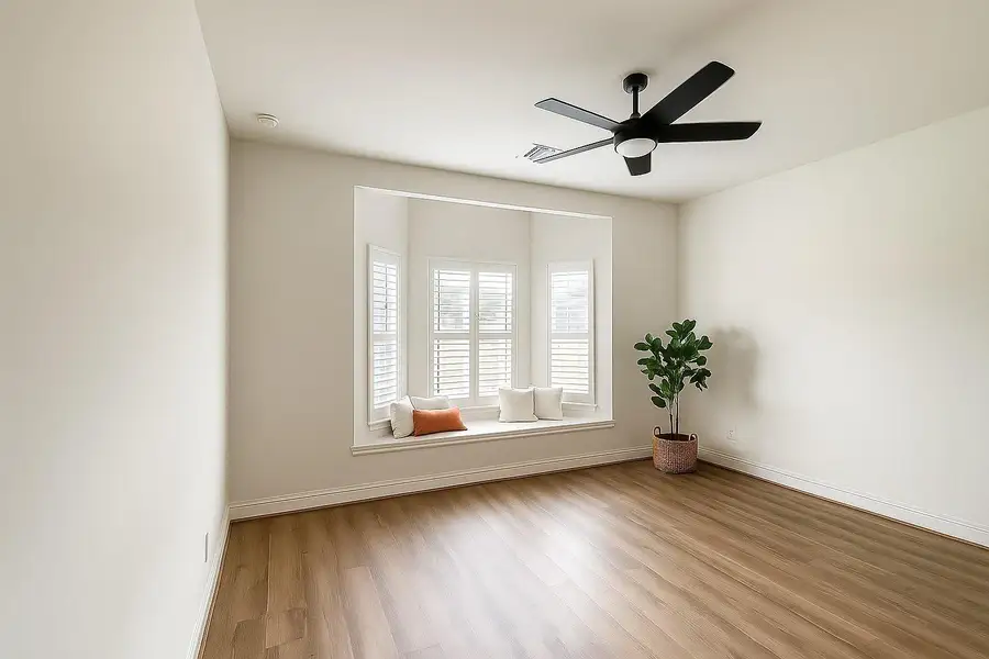 Spacious, unfurnished interior of a new home in Hill & Dale Ranch, Splendora (Image 11).