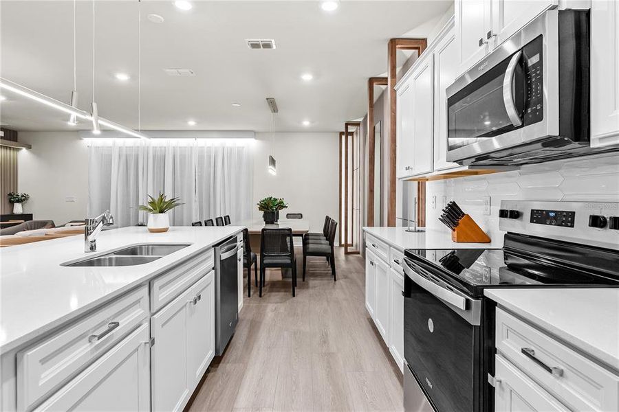 Furnished interior view inside a new home in Windsor Cay Resort, Clermont (Image 43). Furnished interior view inside a new home in Windsor Cay Resort, Clermont (Image 43).