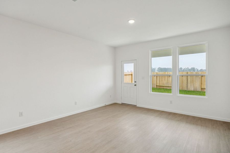 Spacious, unfurnished interior of a new home in Montgomery Bend, Montgomery (Image 20).