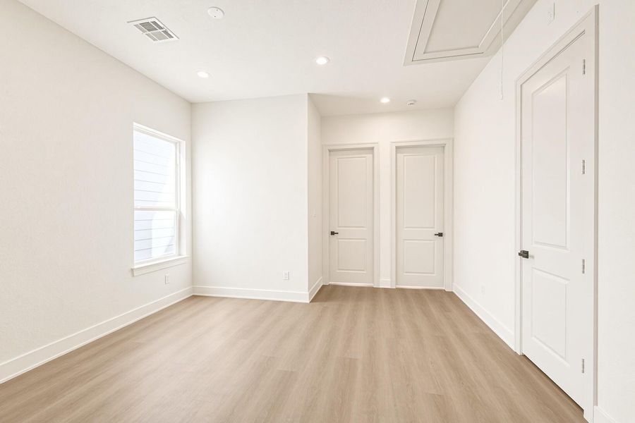 Spacious, unfurnished interior of a new home in , Houston (Image 15).