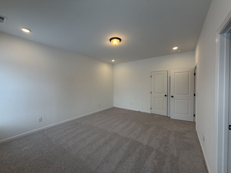 Spacious, unfurnished interior of a new home in Wilson Meadows, Clarksville (Image 16).