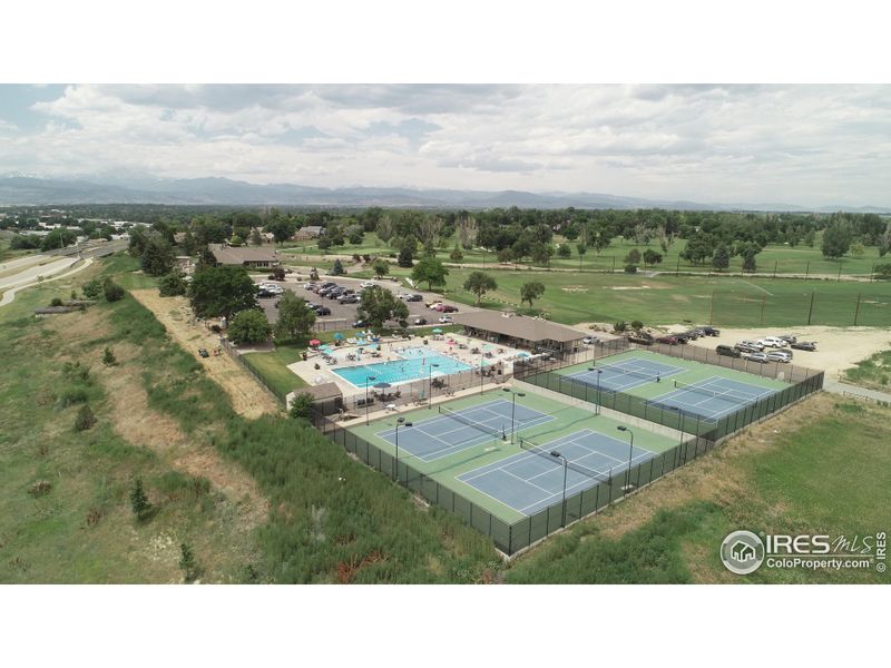 Fox Hill Pool and Tennis Courts