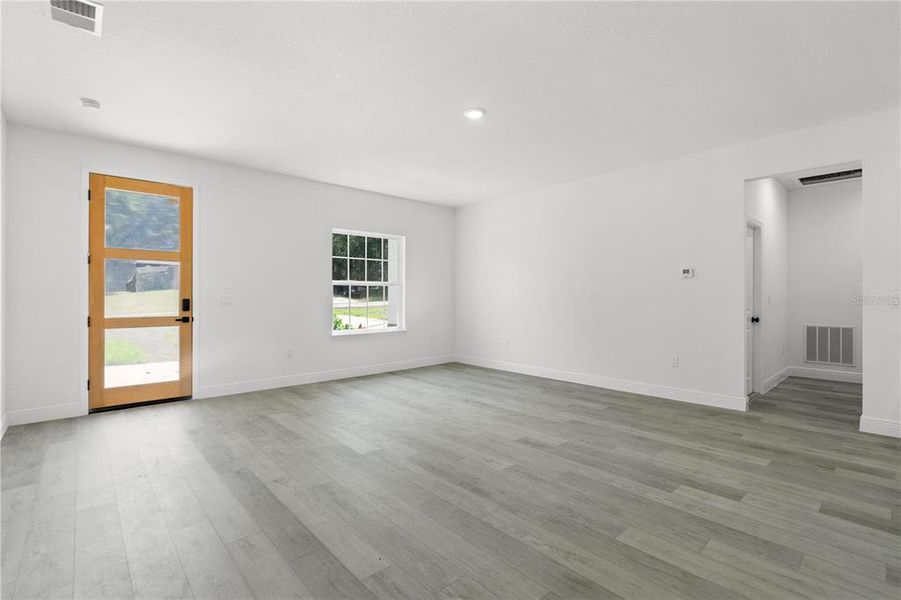 Spacious, unfurnished interior of a new home in , Citrus Springs (Image 21).