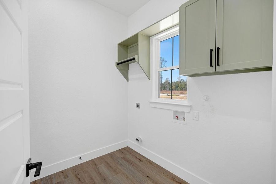 Spacious, unfurnished interior of a new home in , Conroe (Image 23).