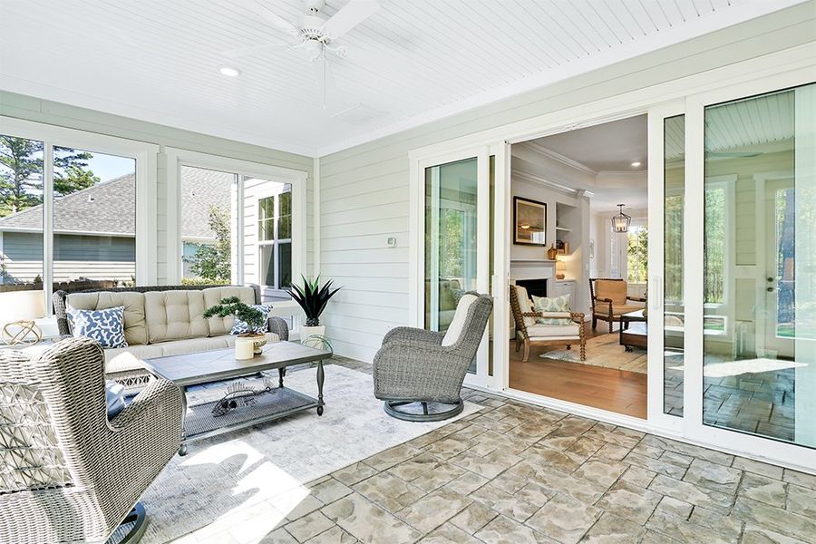 Shelter Bay, Enclosed Loggia