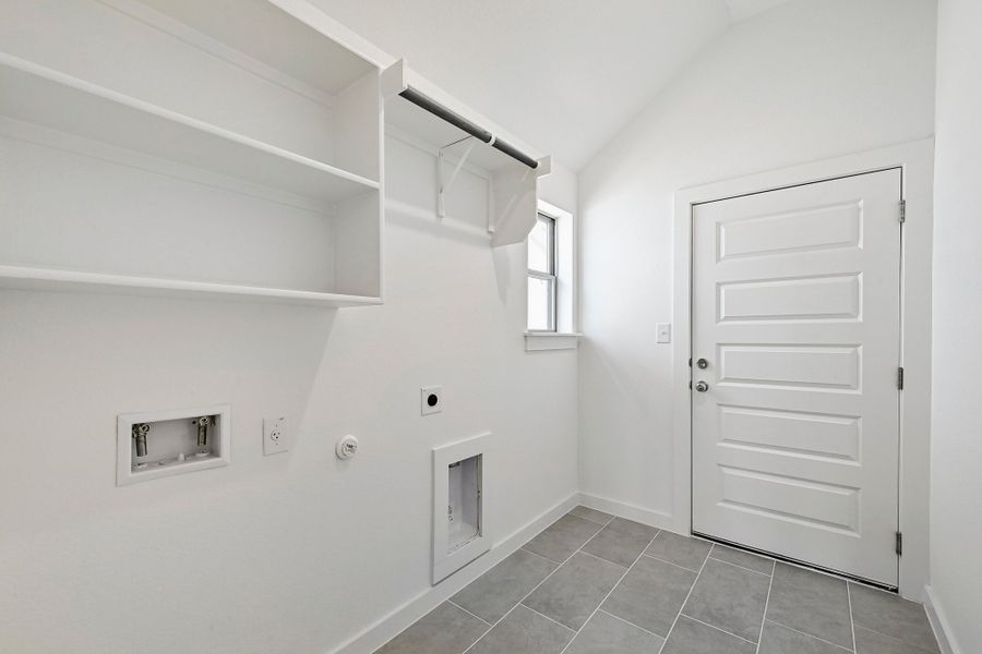 Spacious, unfurnished interior of a new home in Prairie Winds, Hutto (Image 22).