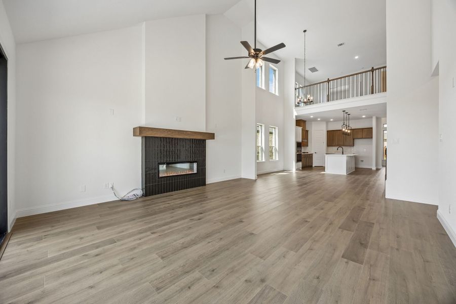 Spacious, unfurnished interior of a new home in Country Lakes, Denton (Image 25).