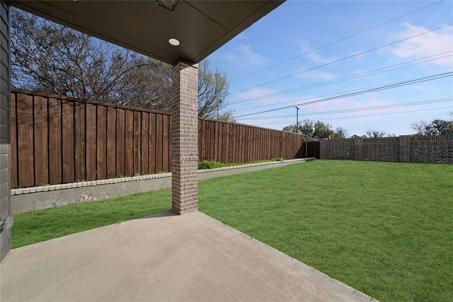Exterior details and patio area of a home in , Garland (Image 22).
