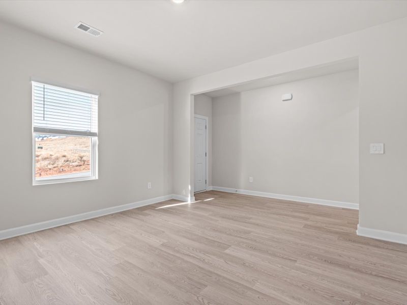 Spacious, unfurnished interior of a new home in Collier Ridge, Moore (Image 12).