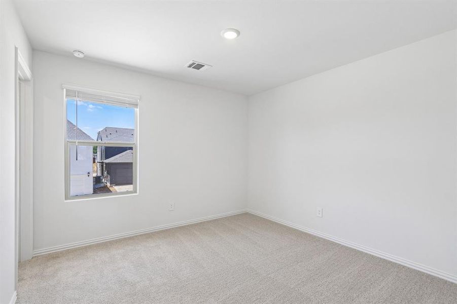 Spacious, unfurnished interior of a new home in Oak Ridge Park, Corinth (Image 34).