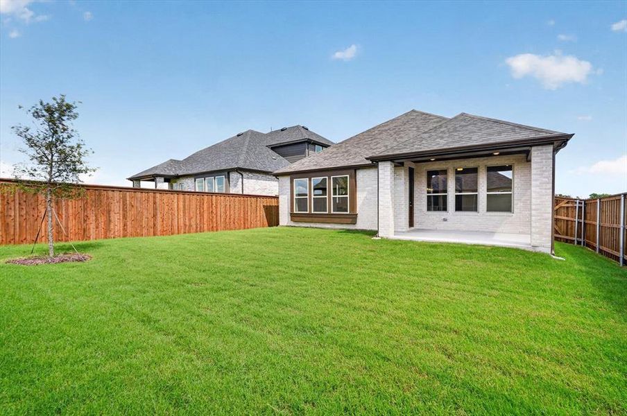 Exterior details and patio area of a home in Meraki, Forney (Image 3).