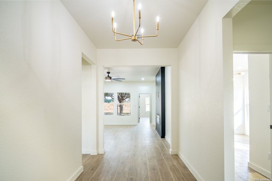 Spacious, unfurnished interior of a new home in , La Vernia (Image 32).