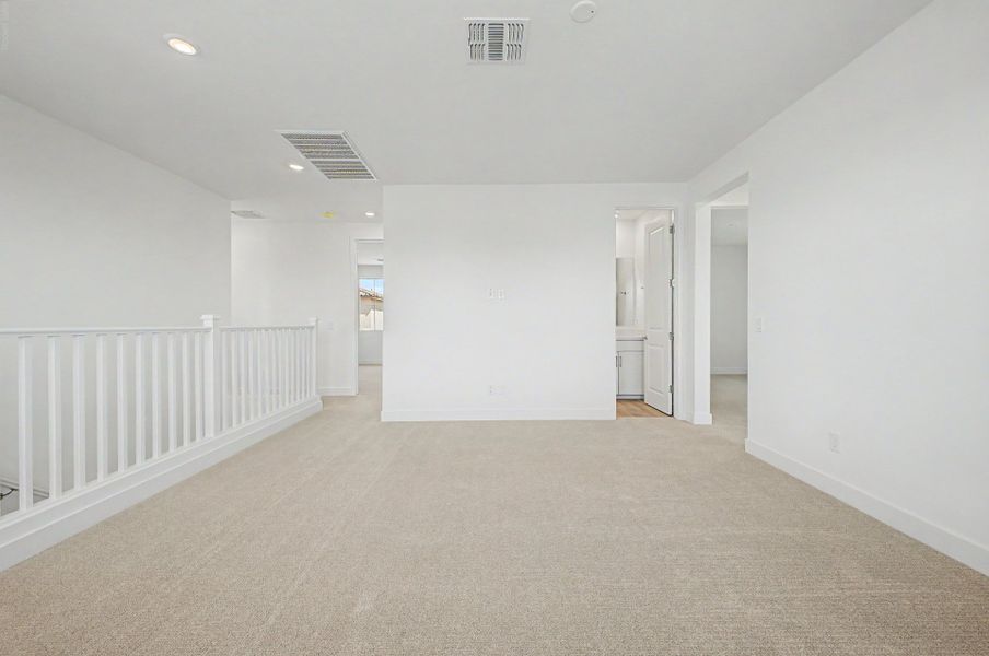 Spacious, unfurnished interior of a new home in Bella Storia, Gilbert (Image 9).