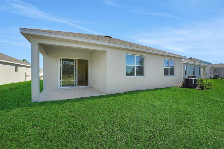 Exterior details and patio area of a home in Willowbrook North, Winter Haven (Image 15).