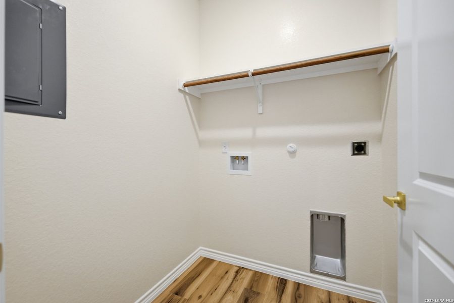 Spacious, unfurnished interior of a new home in , San Antonio (Image 15).
