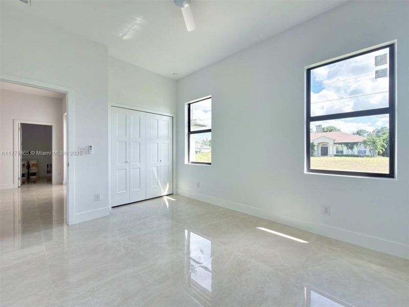 Spacious, unfurnished interior of a new home in , Lehigh Acres (Image 11).