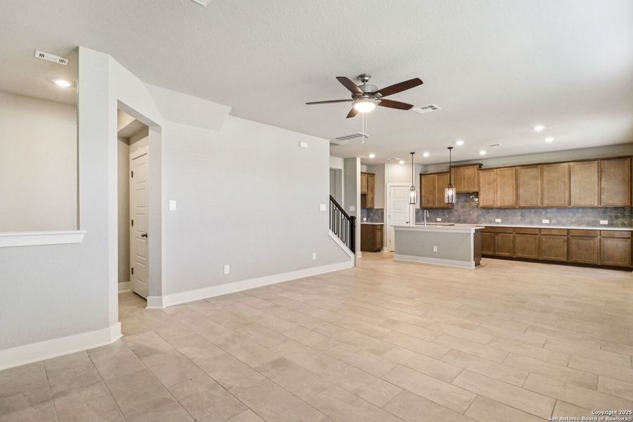 Spacious, unfurnished interior of a new home in Thomas Pond, San Antonio (Image 38). Spacious, unfurnished interior of a new home in Thomas Pond, San Antonio (Image 38).