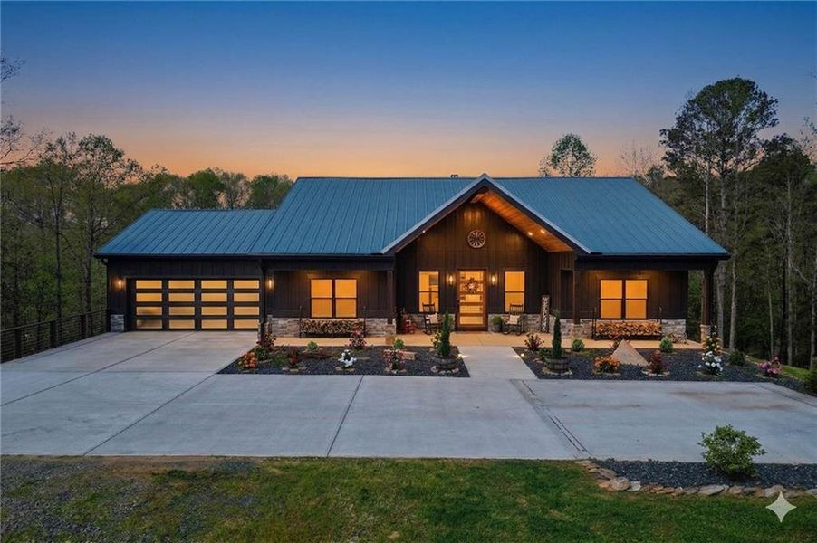 Community amenities in , Talking Rock (Image 66).