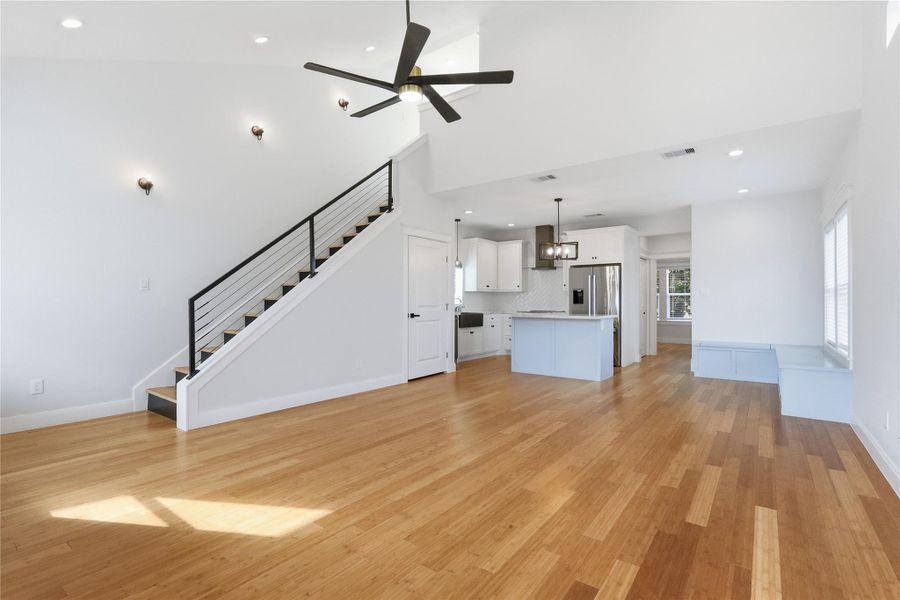 Spacious, unfurnished interior of a new home in , Galveston (Image 23).