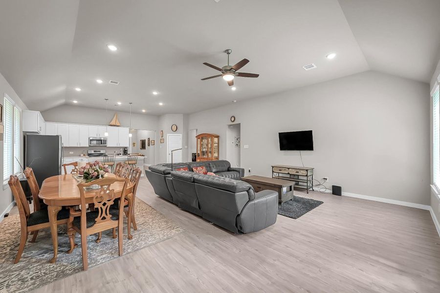 Furnished interior view inside a new home in Moran Ranch, Willis (Image 20). Furnished interior view inside a new home in Moran Ranch, Willis (Image 20).