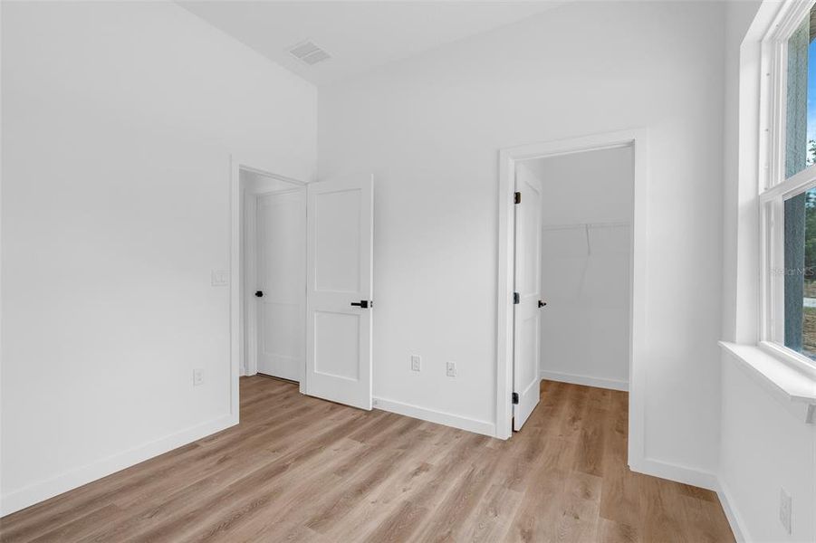 Spacious, unfurnished interior of a new home in , Citrus Springs (Image 18).