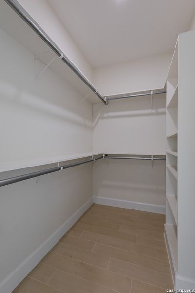 Spacious, unfurnished interior of a new home in , Eagle Pass (Image 32).