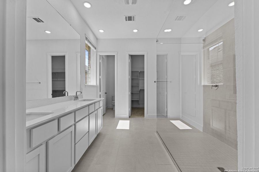 Spacious, unfurnished interior of a new home in , New Braunfels (Image 12). Spacious, unfurnished interior of a new home in , New Braunfels (Image 12).