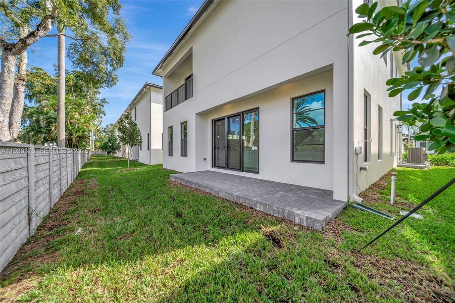 Exterior details and patio area of a home in Marina Landings, Fort Lauderdale (Image 28).