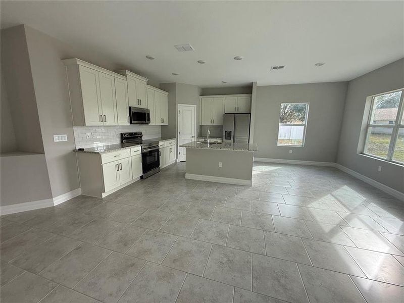 Spacious, unfurnished interior of a new home in , North Port (Image 31).