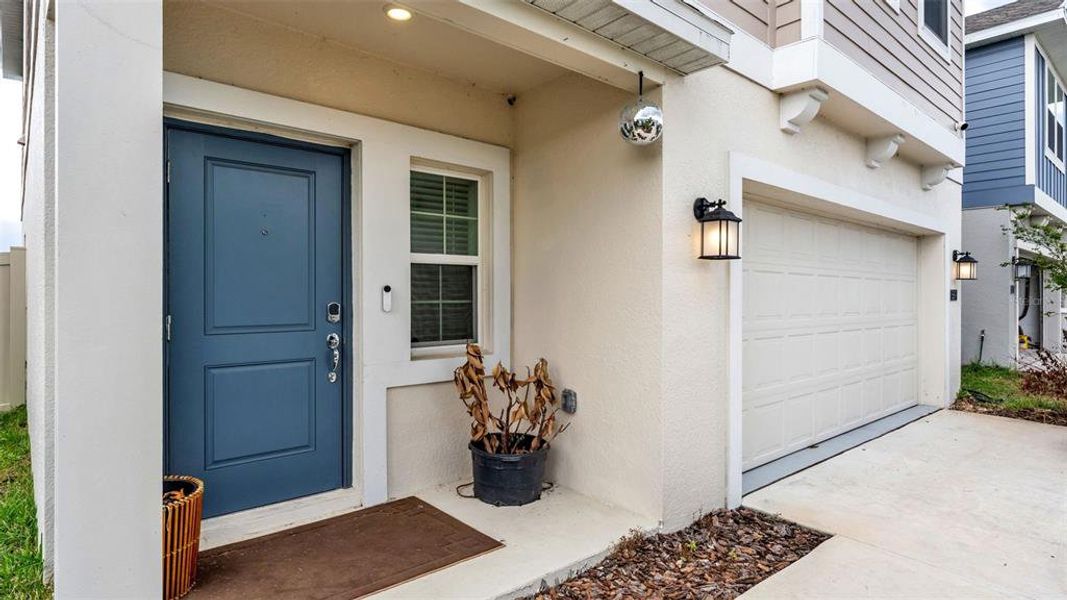 Exterior details and patio area of a home in , Winter Haven (Image 3).