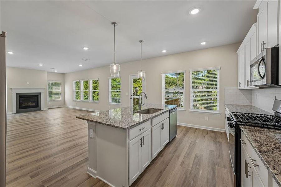 Furnished interior view inside a new home in Ivey Township, Dallas (Image 7).