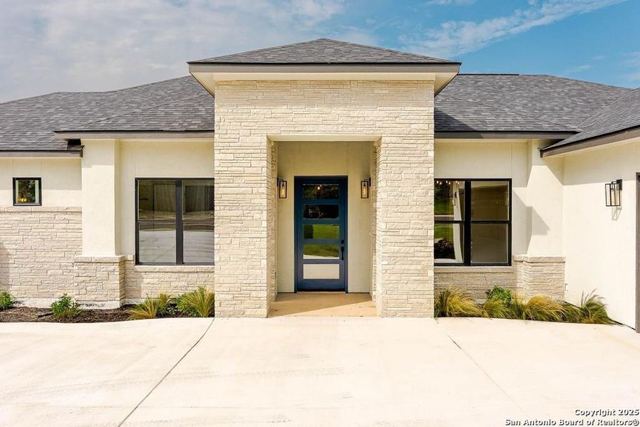 Front exterior of a new home in , Kerrville, TX, highlighting curb appeal (Image 27). Front exterior of a new home in , Kerrville, TX, highlighting curb appeal (Image 27).