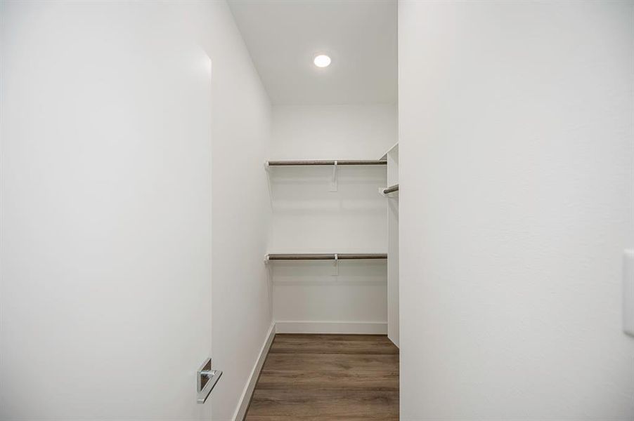 Guest walk-in closet