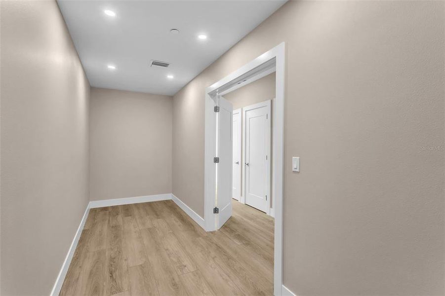 Walk in Closet ready for design Walk in Closet ready for design