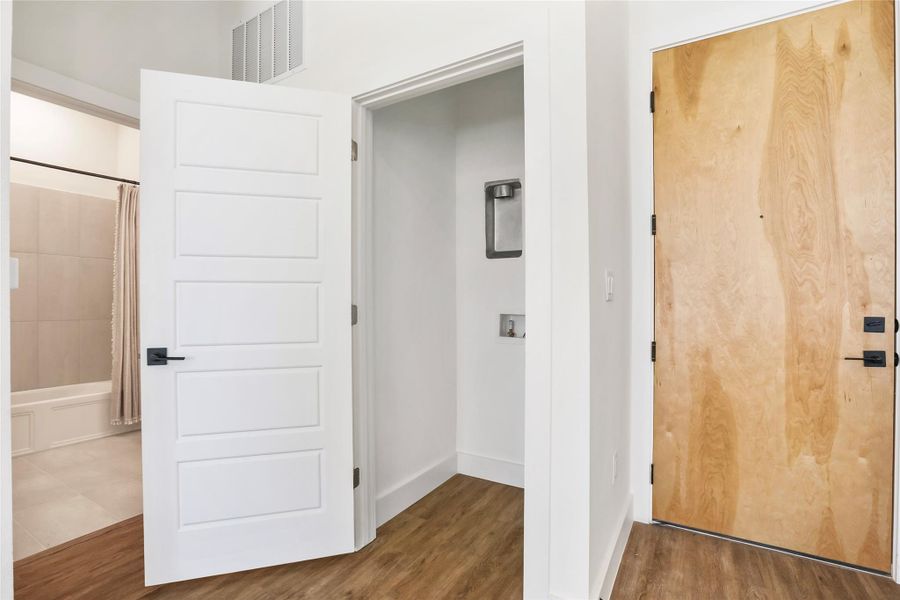 Spacious, unfurnished interior of a new home in East Grove Condominiums, Austin (Image 22).