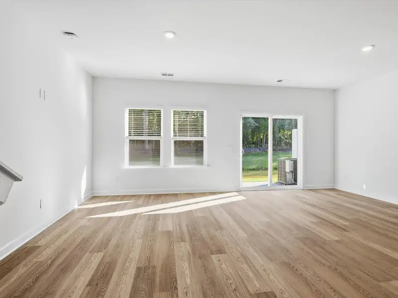 Spacious, unfurnished interior of a new home in Courts at Brook Run, Moncks Corner (Image 8).