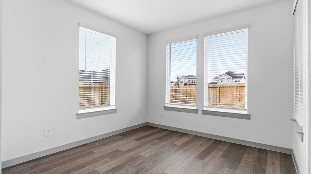 Spacious, unfurnished interior of a new home in Alexander 55' Homesites, Pearland (Image 16).