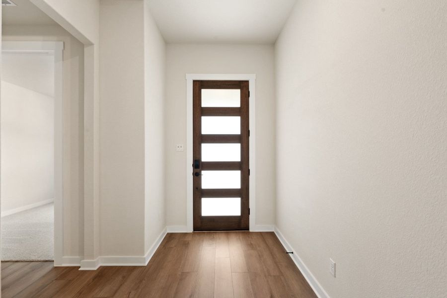 Spacious, unfurnished interior of a new home in Wolf Ranch, Georgetown (Image 19).