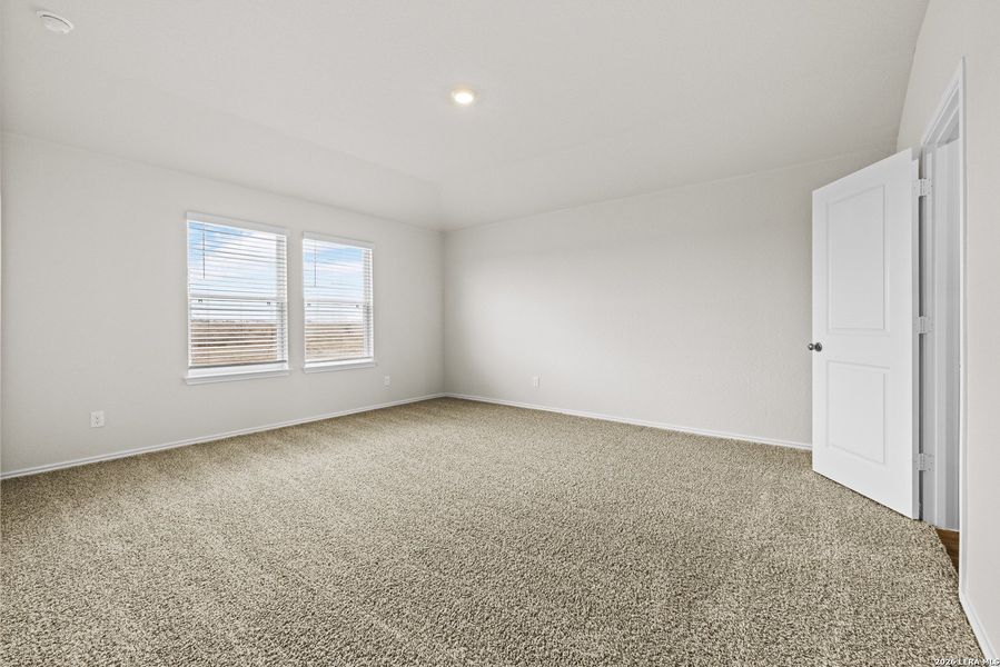 Spacious, unfurnished interior of a new home in Winding Creek, New Braunfels (Image 14). Spacious, unfurnished interior of a new home in Winding Creek, New Braunfels (Image 14).